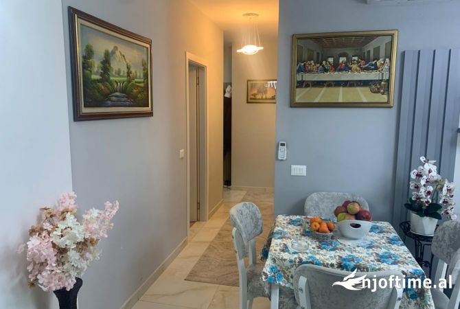 Shtepi ne shitje Apartament ne Tirane, 1+1, Mobilimi E mobiluar, Pagesa 150,033  Euro.