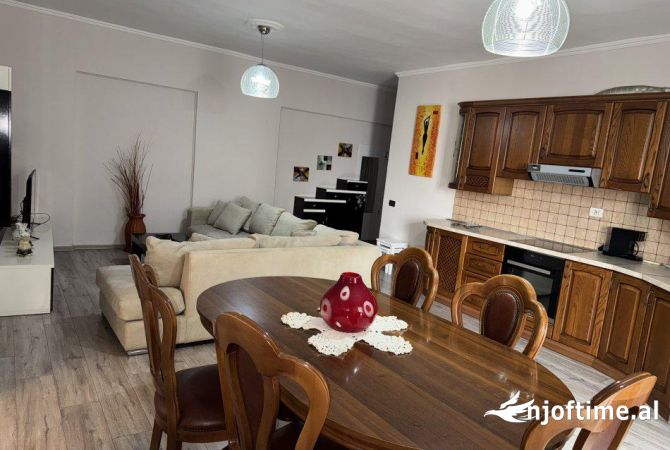 Shtepi me qera Apartament ne Tirane, 2+1, Mobilimi E mobiluar, Pagesa 652  Euro.