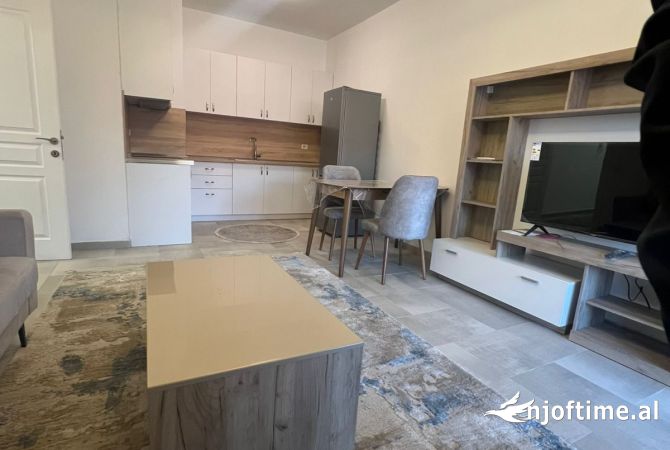 Shtepi me qera Apartament ne Tirane, 2+1, Mobilimi E mobiluar, Pagesa 707  Euro.