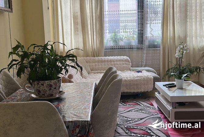 Shtepi ne shitje Apartament ne Tirane, 2+1, Mobilimi E mobiluar, Pagesa 220,066  Euro.
