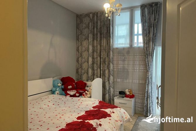 Shtepi ne shitje Apartament ne Tirane, 2+1, Mobilimi E mobiluar, Pagesa 220,066  Euro.