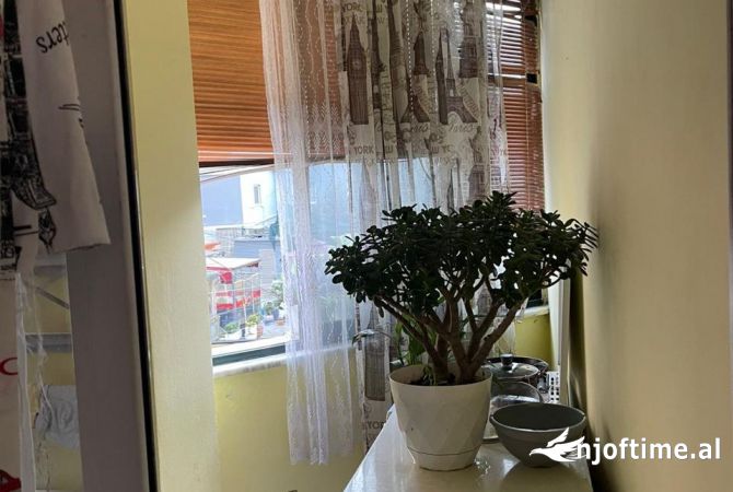Shtepi ne shitje Apartament ne Tirane, 2+1, Mobilimi E mobiluar, Pagesa 220,066  Euro.