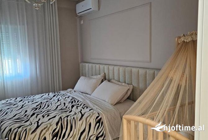 Shtepi ne shitje Penthose(kati i fundit panoramik) ne Tirane, 2+1, Mobilimi E mobiluar, Pagesa 215,003  Euro.