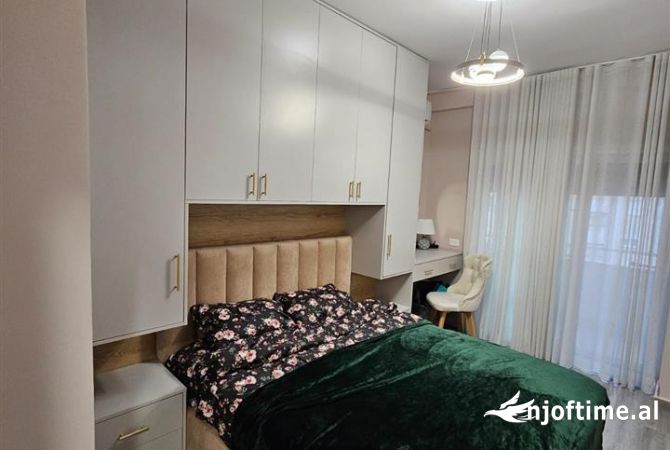 Shtepi ne shitje Penthose(kati i fundit panoramik) ne Tirane, 2+1, Mobilimi E mobiluar, Pagesa 215,003  Euro.