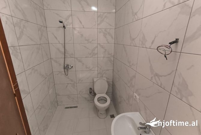 Shtepi ne shitje Apartament ne Tirane, 1+1, Mobilimi Bosh, pa mobiluar, Pagesa 78,066  Euro.
