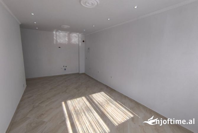 Shtepi ne shitje Apartament ne Tirane, 1+1, Mobilimi Bosh, pa mobiluar, Pagesa 78,066  Euro.