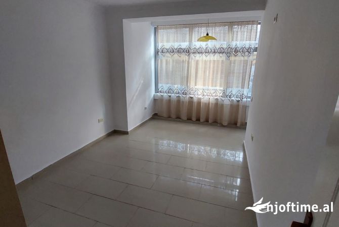 Shtepi ne shitje Apartament ne Tirane, 2+1, Mobilimi Pjeserisht e mobiluar, Pagesa 188,055  Euro.