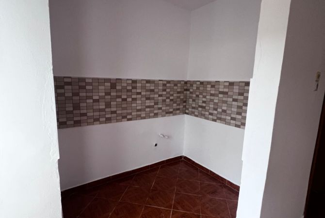 Shtepi ne shitje Apartament ne Tirane, 1+1, Mobilimi Bosh, pa mobiluar, Pagesa 67,001  Euro.