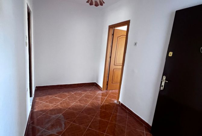 Shtepi ne shitje Apartament ne Tirane, 1+1, Mobilimi Bosh, pa mobiluar, Pagesa 67,001  Euro.