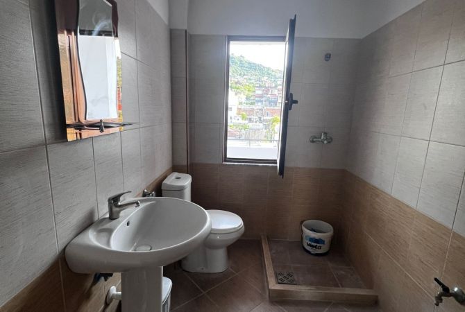 Shtepi ne shitje Apartament ne Tirane, 1+1, Mobilimi Bosh, pa mobiluar, Pagesa 67,001  Euro.