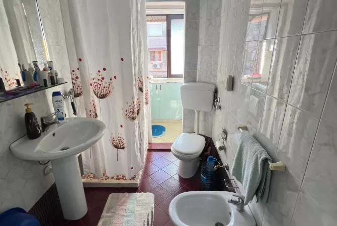 Shtepi ne shitje Apartament ne Tirane, 2+1, Mobilimi E mobiluar, Pagesa 135,066  Euro.