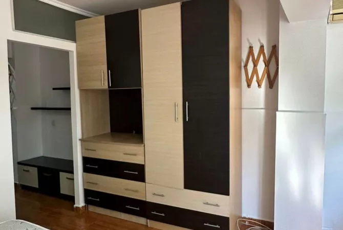 Shtepi me qera Apartament ne Tirane, 1+1, Mobilimi E mobiluar, Pagesa 404  Euro.