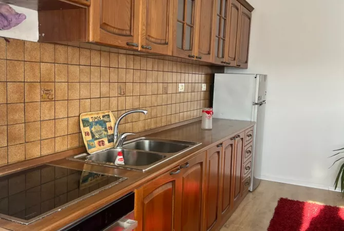 Shtepi ne shitje Apartament ne Tirane, 2+1, Mobilimi E mobiluar, Pagesa 135,000  Euro.