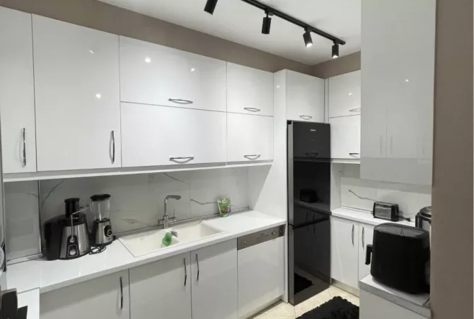 Shtepi ne shitje Apartament ne Tirane, 2+1, Mobilimi E mobiluar, Pagesa 139,000  Euro.