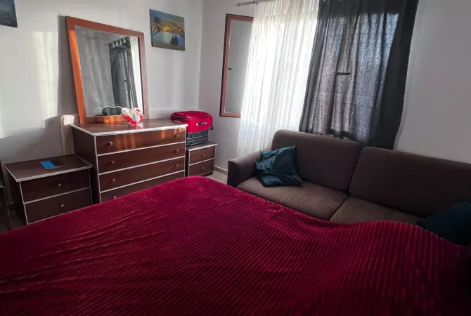Shtepi ne shitje Apartament ne Tirane, 1+1, Mobilimi E mobiluar, Pagesa 85,000  Euro.