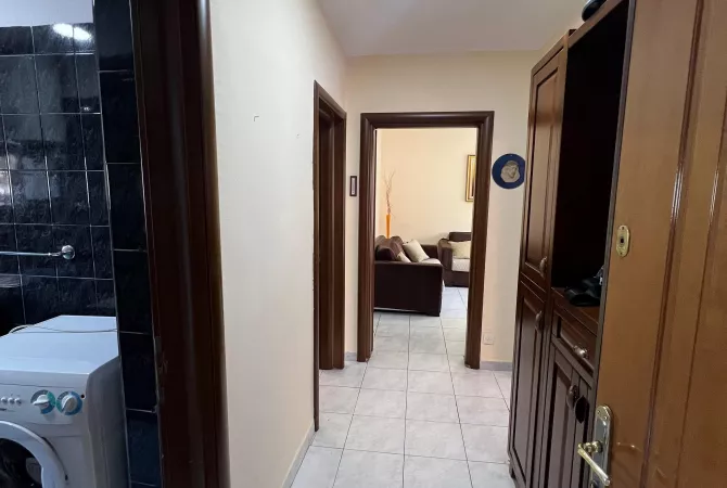 Shtepi ne shitje Apartament ne Tirane, 2+1, Mobilimi E mobiluar, Pagesa 130,002  Euro.