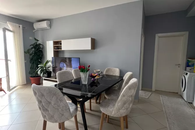 Shtepi ne shitje Apartament ne Tirane, 1+1, Mobilimi E mobiluar, Pagesa 110,007  Euro.