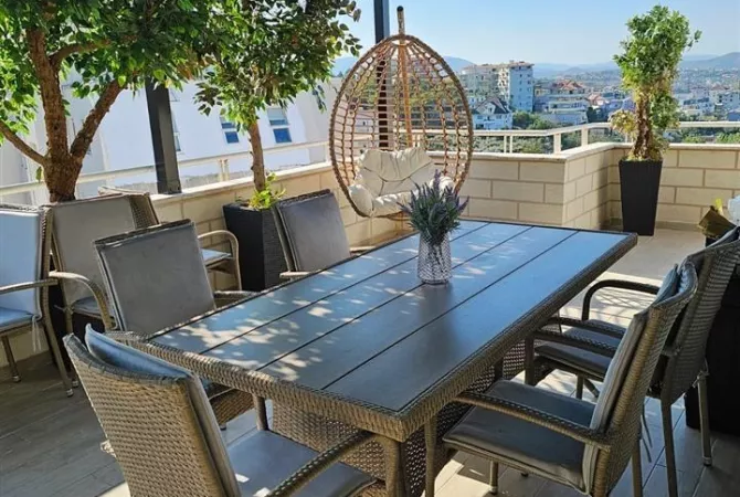 Shtepi ne shitje Apartament ne Tirane, 2+1, Mobilimi E mobiluar, Pagesa 215,007  Euro.