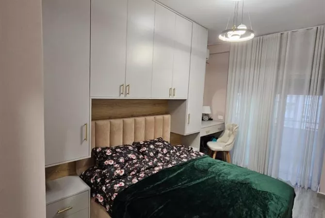 Shtepi ne shitje Apartament ne Tirane, 2+1, Mobilimi E mobiluar, Pagesa 215,007  Euro.