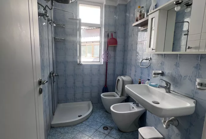 Shtepi ne shitje Apartament ne Tirane, 2+1, Mobilimi E mobiluar, Pagesa 140,007  Euro.