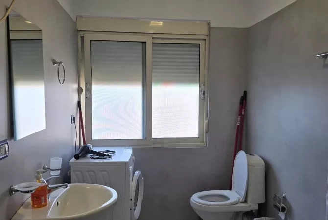 Shtepi ne shitje Apartament ne Tirane, 2+1, Mobilimi E mobiluar, Pagesa 185,002  Euro.