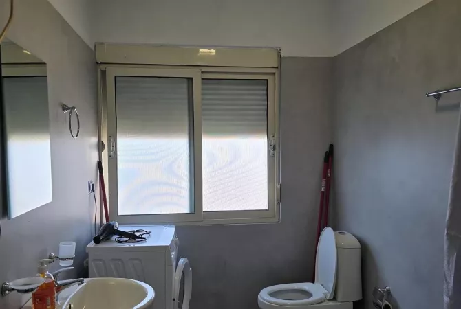 Shtepi ne shitje Apartament ne Tirane, 2+1, Mobilimi E mobiluar, Pagesa 185,002  Euro.