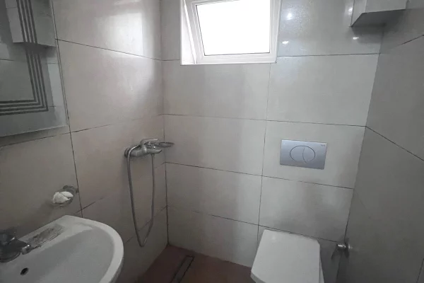 Shtepi ne shitje Apartament ne Tirane, Garsoniere, Mobilimi E mobiluar, Pagesa 55,000  Euro.