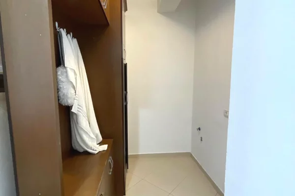 Shtepi ne shitje Apartament ne Tirane, Garsoniere, Mobilimi E mobiluar, Pagesa 64,000  Euro.