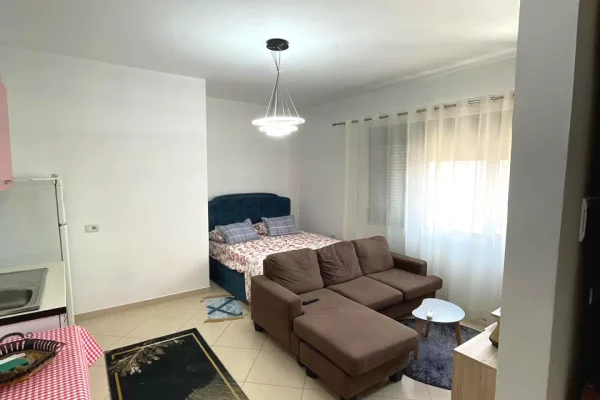 Shtepi ne shitje Apartament ne Tirane, Garsoniere, Mobilimi E mobiluar, Pagesa 64,000  Euro.