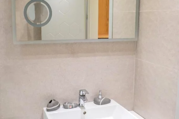 Shtepi me qera Apartament ne Tirane, 2+1, Mobilimi E mobiluar, Pagesa 850  Euro.