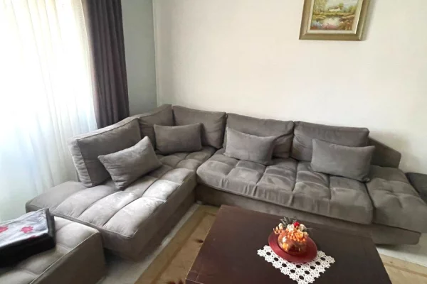 Shtepi me qera 2+1 ne Tirane - 700 Euro