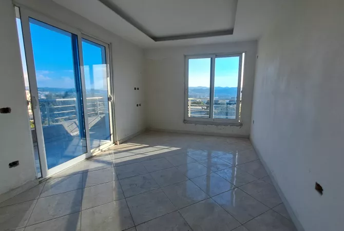 Shtepi ne shitje Penthose(kati i fundit panoramik) ne Tirane, 2+1, Mobilimi Bosh, pa mobiluar, Pagesa 125,000  Euro.