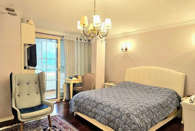 Shtepi ne shitje Penthose(kati i fundit panoramik) ne Tirane, 3+1, Mobilimi E mobiluar, Pagesa 320,000  Euro.