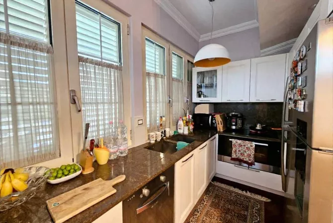 Shtepi ne shitje Penthose(kati i fundit panoramik) ne Tirane, 3+1, Mobilimi E mobiluar, Pagesa 320,000  Euro.