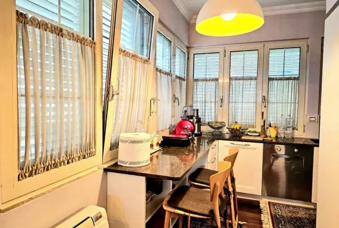 Shtepi ne shitje Penthose(kati i fundit panoramik) ne Tirane, 3+1, Mobilimi E mobiluar, Pagesa 320,000  Euro.