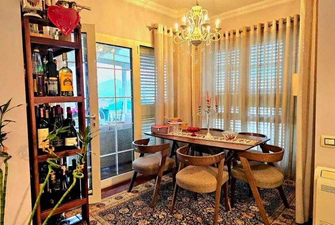 Shtepi ne shitje Penthose(kati i fundit panoramik) ne Tirane, 3+1, Mobilimi E mobiluar, Pagesa 320,000  Euro.