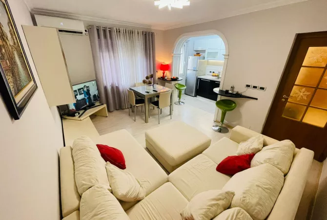 Shtepi me qera 2+1 ne Tirane - 1,000 Euro