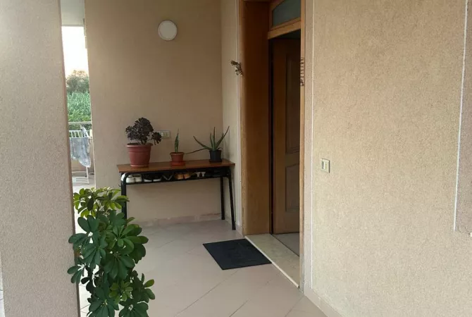 Shtepi me qera Shtepi Private ne Durres, 3+1, Mobilimi E mobiluar, Pagesa 400  Euro.