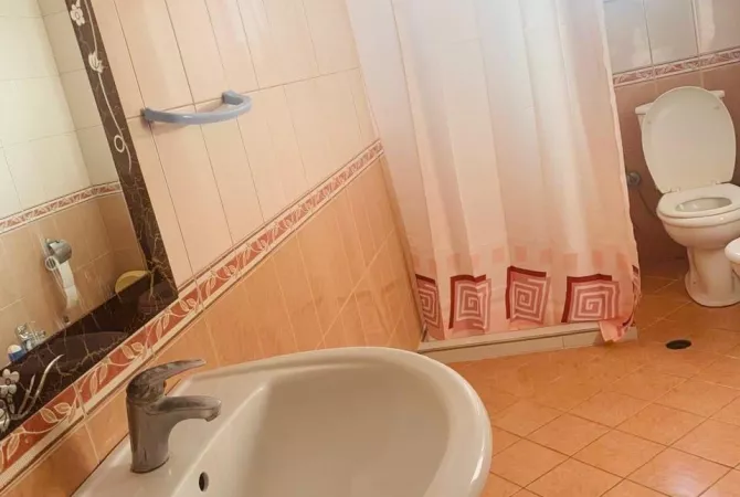 Shtepi me qera Shtepi Private ne Durres, 3+1, Mobilimi E mobiluar, Pagesa 400  Euro.