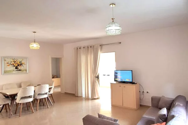 Shtepi me qera 2+1 ne Sarande - 500 Euro