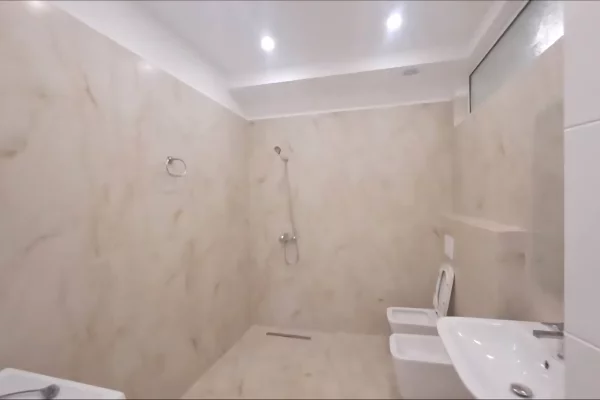 Shtepi ne shitje Apartament ne Tirane, 2+1, Mobilimi E mobiluar, Pagesa 270,000  Euro.