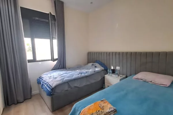 Shtepi ne shitje Apartament ne Tirane, 2+1, Mobilimi E mobiluar, Pagesa 270,000  Euro.