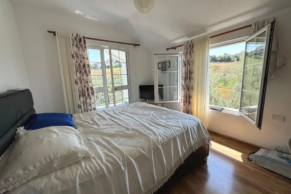 Shtepi ne shitje Shtepi Private ne Tirane, 4+1, Mobilimi E mobiluar, Pagesa 250,000  Euro.