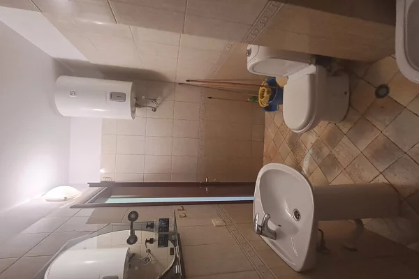 Shtepi me qera Apartament ne Durres, 2+1, Mobilimi E mobiluar, Pagesa 500  Euro.