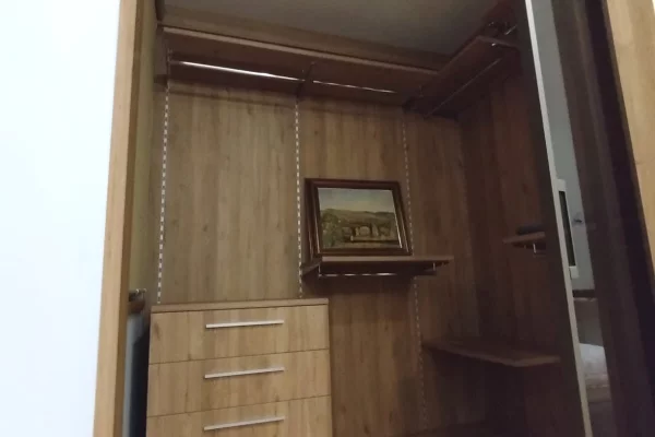 Shtepi ne shitje Apartament ne Tirane, 2+1, Mobilimi E mobiluar, Pagesa 280,000  Euro.