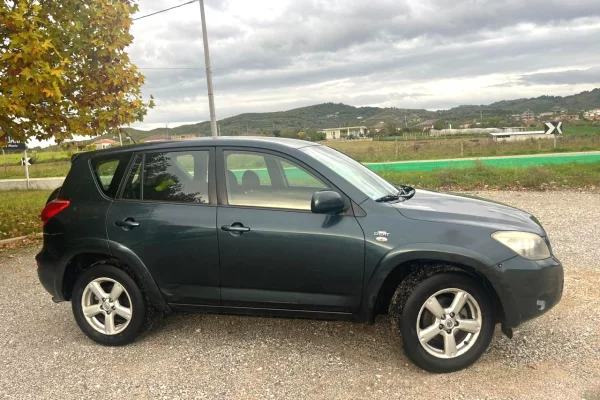 Auto in Vendita  a Durazzo - 4,200 Euro