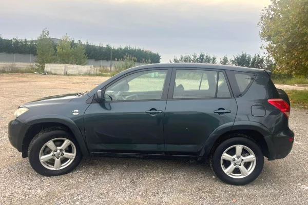 Auto in Vendita  a Durazzo - 4,200 Euro