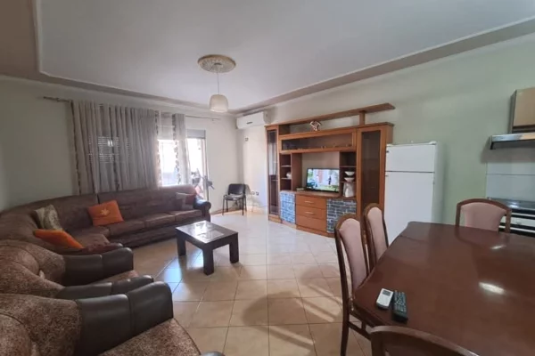 Shtepi me qera Apartament ne Tirane, 2+1, Mobilimi E mobiluar, Pagesa 400  Euro.