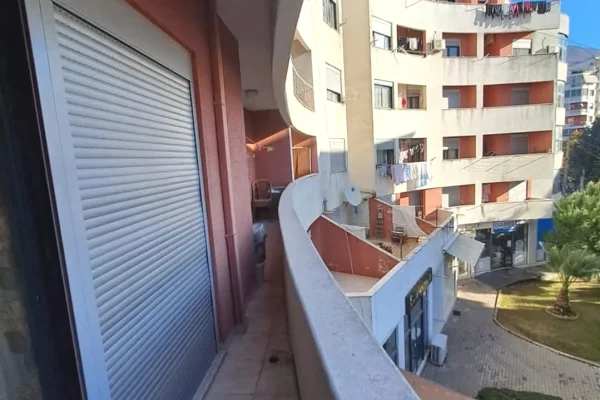 Shtepi me qera Apartament ne Tirane, 2+1, Mobilimi E mobiluar, Pagesa 400  Euro.