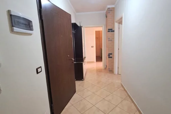 Shtepi me qera Apartament ne Tirane, 2+1, Mobilimi E mobiluar, Pagesa 400  Euro.